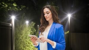 España Endurece las Normas Contra la Contaminación Lumínica Desde 2026 — Cómo Diseñar Espacios Exteriores con Luz Responsable