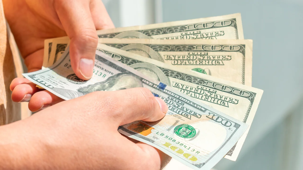 Alaska y California sorprenden: estos estados envían cheques de estímulo de hasta $1,000 en 2026