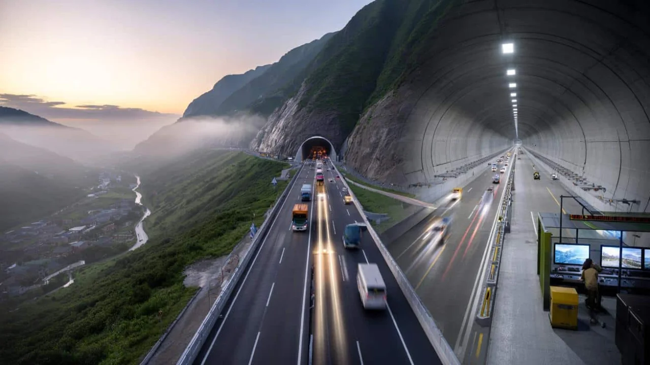 chinas-new-2213km-highway-tunnel-quietly-breaks-wo