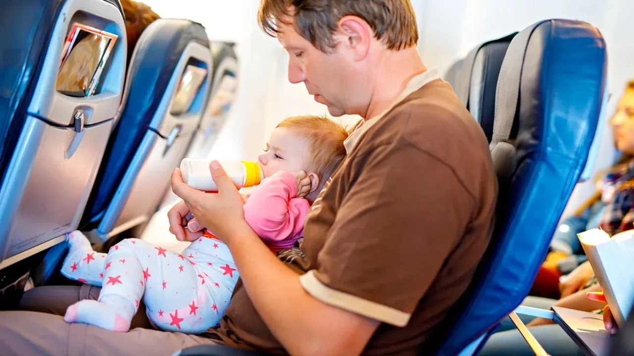 Cinco bebés hospitalizados por leches infantiles contaminadas: lo que los padres deben saber ahora