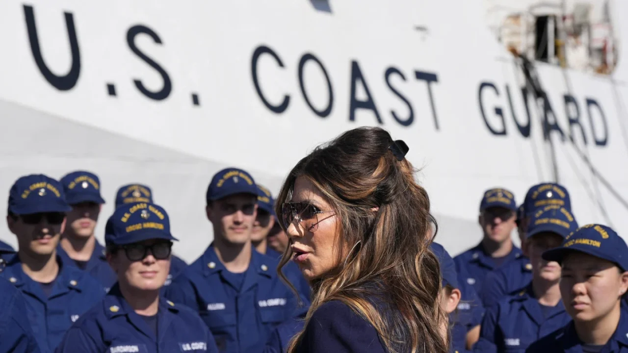 coast-guard-officials-quietly-revolt-against-noems