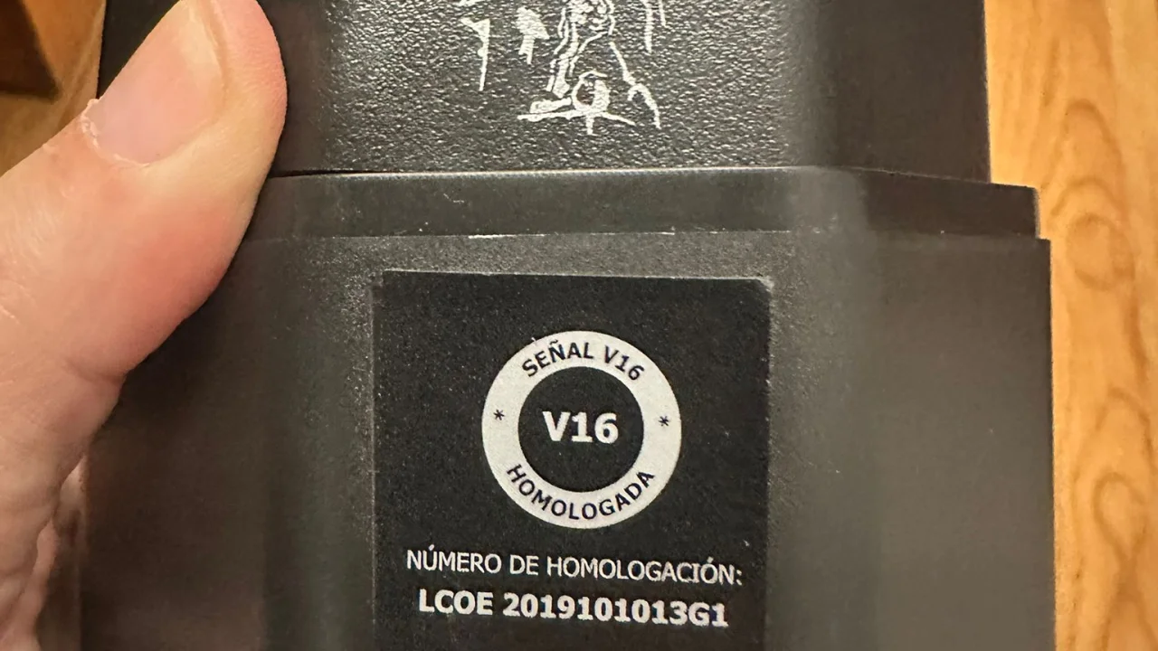 el-congreso-vende-balizas-v16-que-pueden-costarte