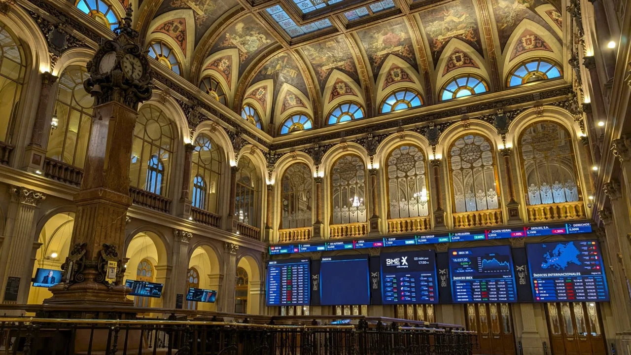 El Ibex 35 roza los 18.200 puntos: lo que nadie esperaba que pasara en media sesión