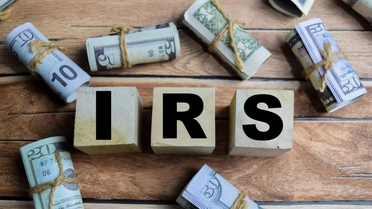 El IRS acaba de confirmar que los reembolsos de impuestos 2026 serán más altos de lo esperado