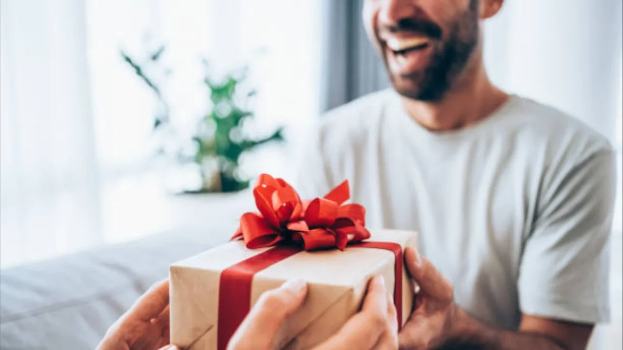 Esta psicóloga revela qué regalos San Valentín eligen los hombres que realmente te aman