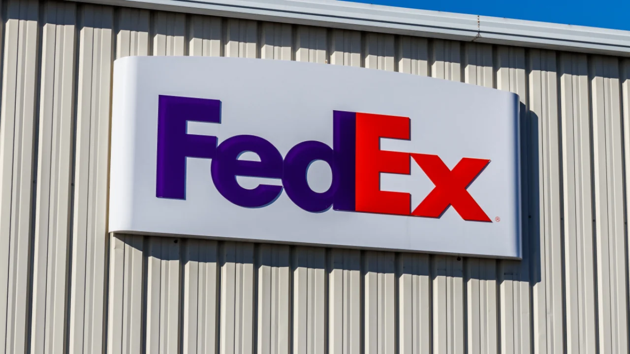 FedEx demanda reembolso de aranceles mientras más empresas se rebelan contra las tarifas de Trump