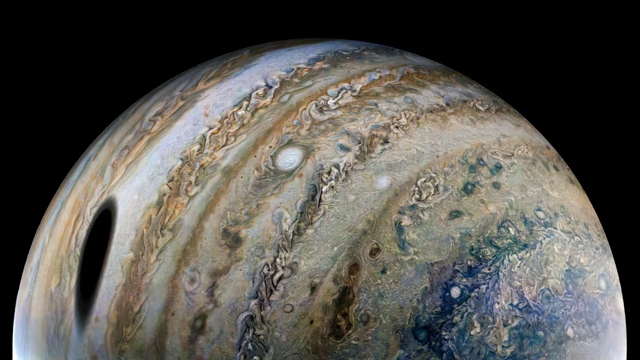 juno-spacecraft-discovers-jupiter-is-actually-smal