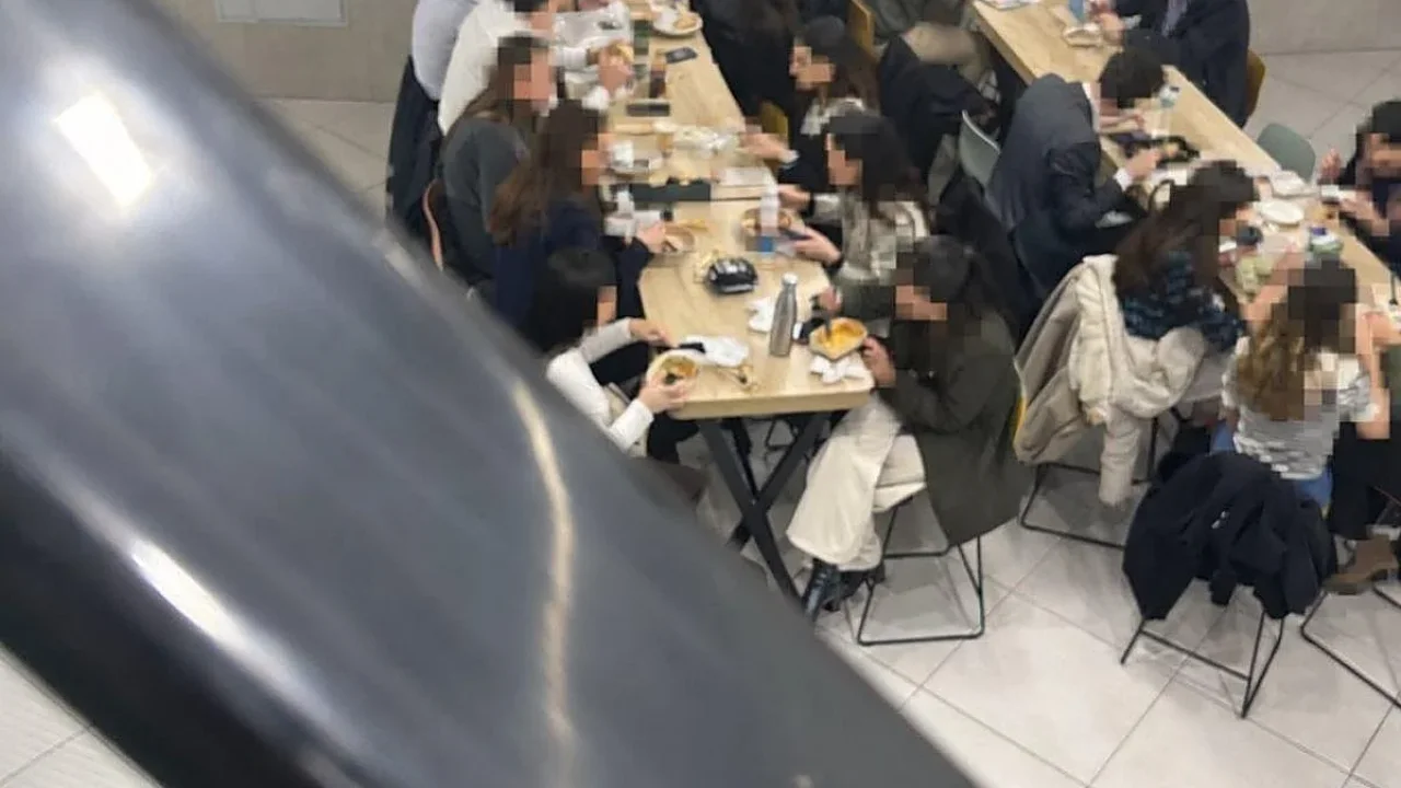 los-supermercados-mercadona-se-llenan-de-oficinist