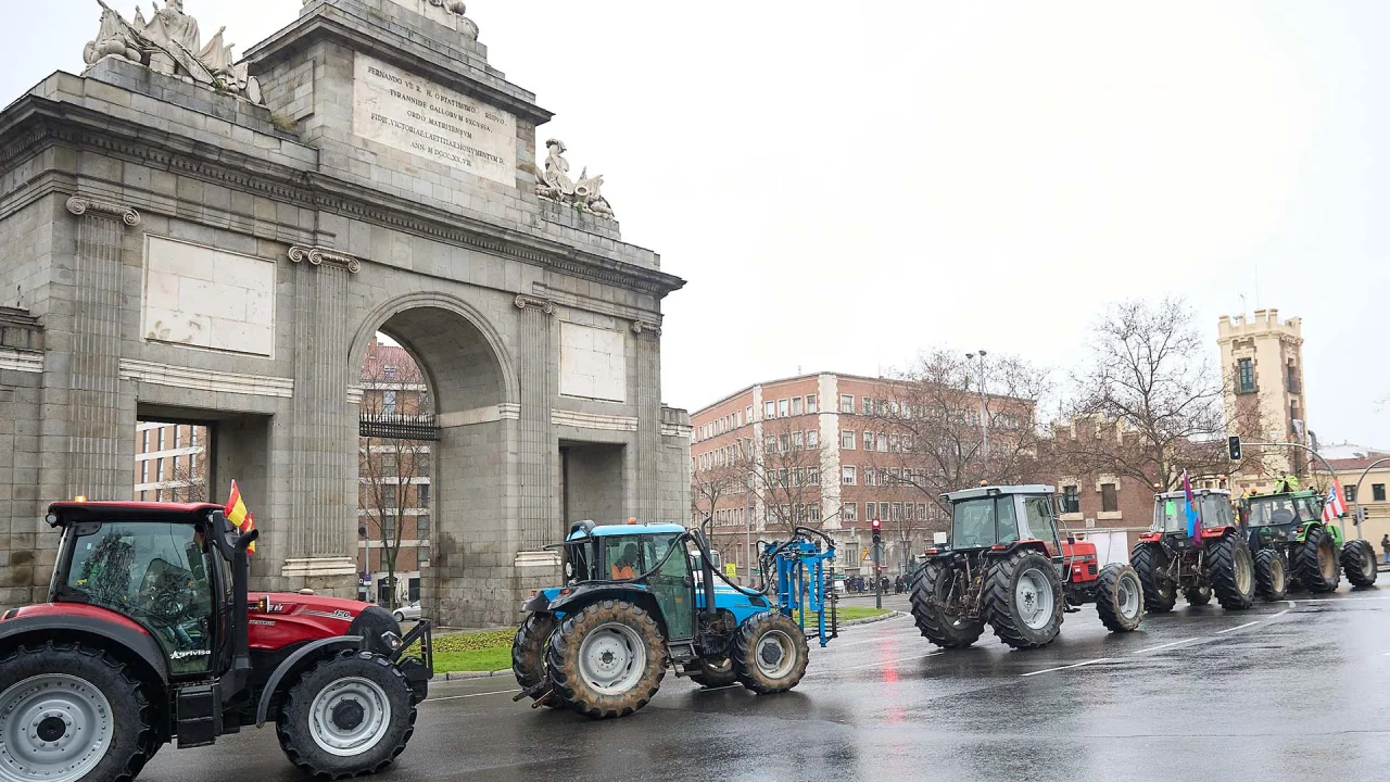 miles-de-agricultores-toman-madrid-con-500-tractor
