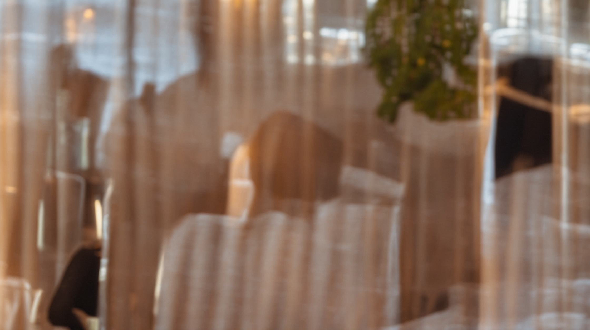 Psychology explains why people who let others go first show rare situational awareness