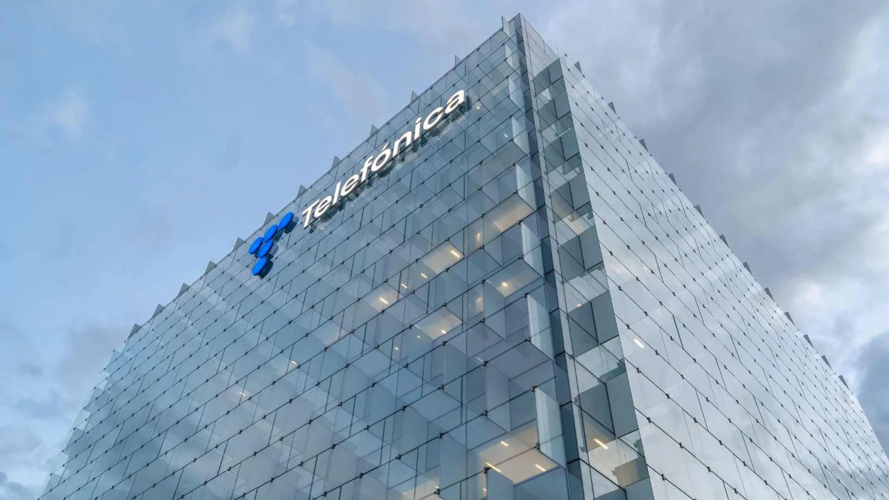 telefnica-se-ala-con-liberty-e-infravia-en-una-adq