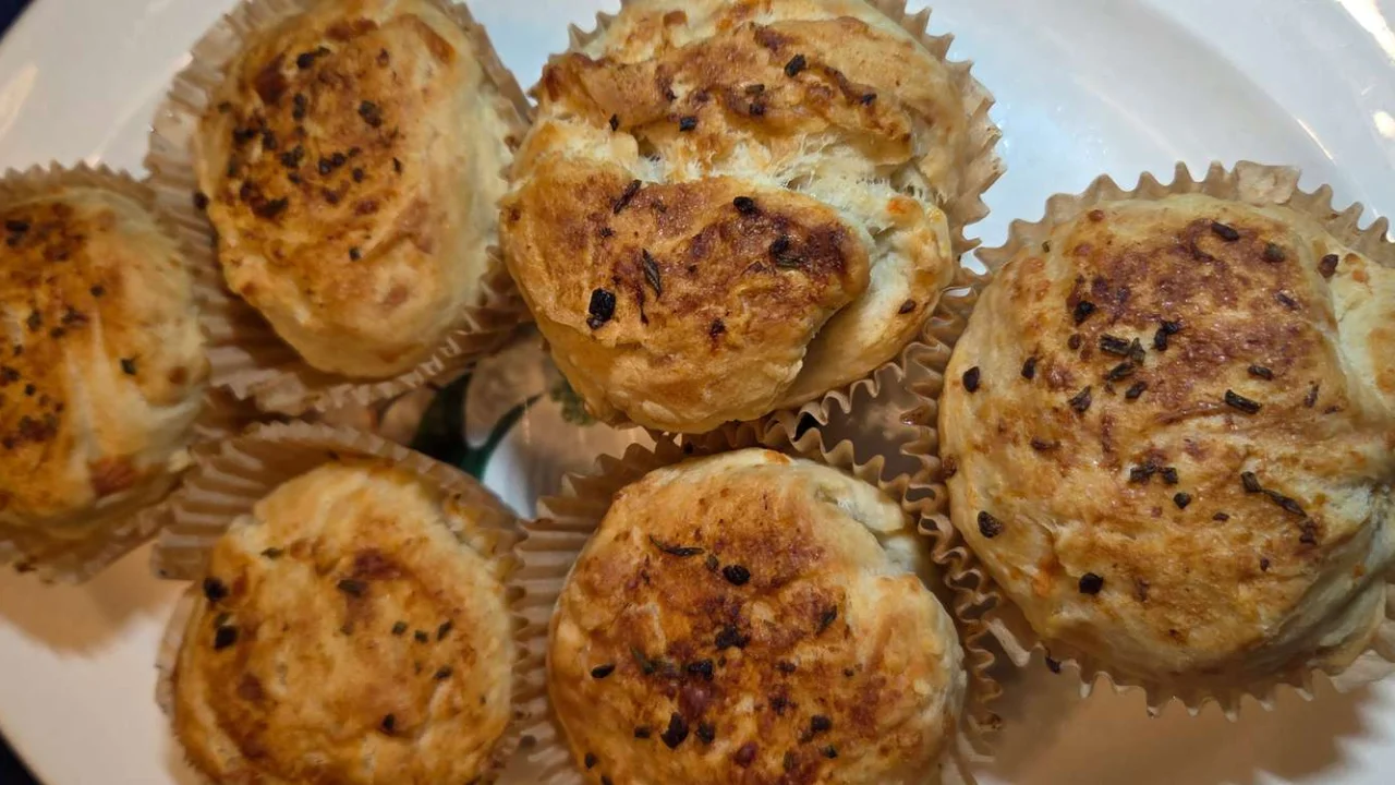 These garlic focaccia muffins turned a simple dinner into something my family still talks about months later
