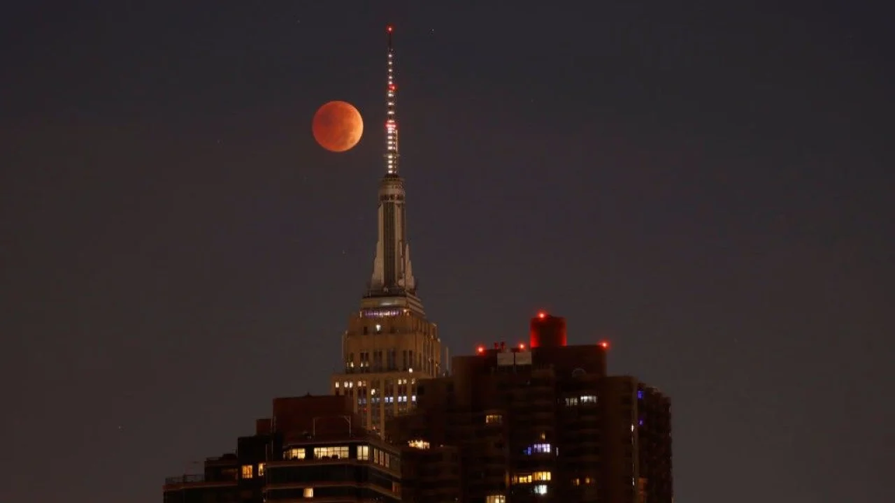 this-total-lunar-eclipse-will-turn-the-moon-blood