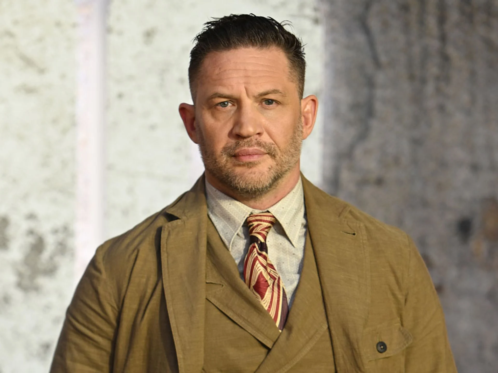 Tom Hardy’s 8 Most Shocking Movie Transformations That Left Fans Completely Unrecognizable