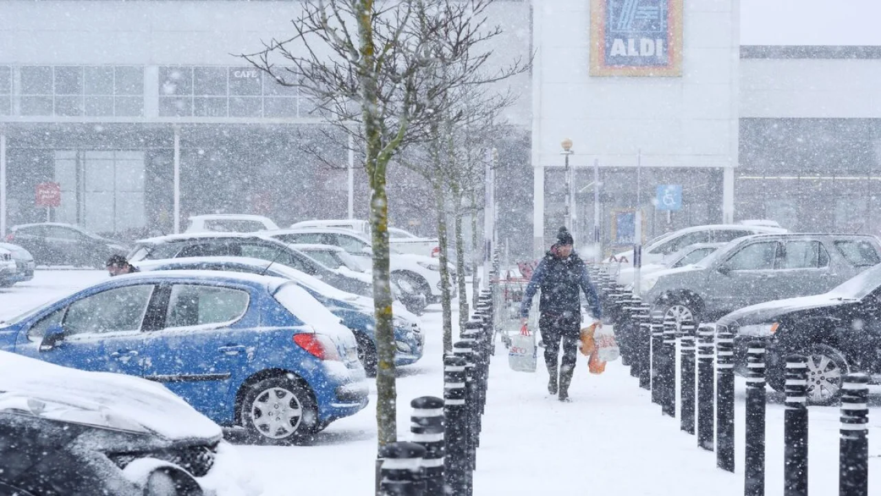 uk-households-rush-to-buy-essential-food-items-as