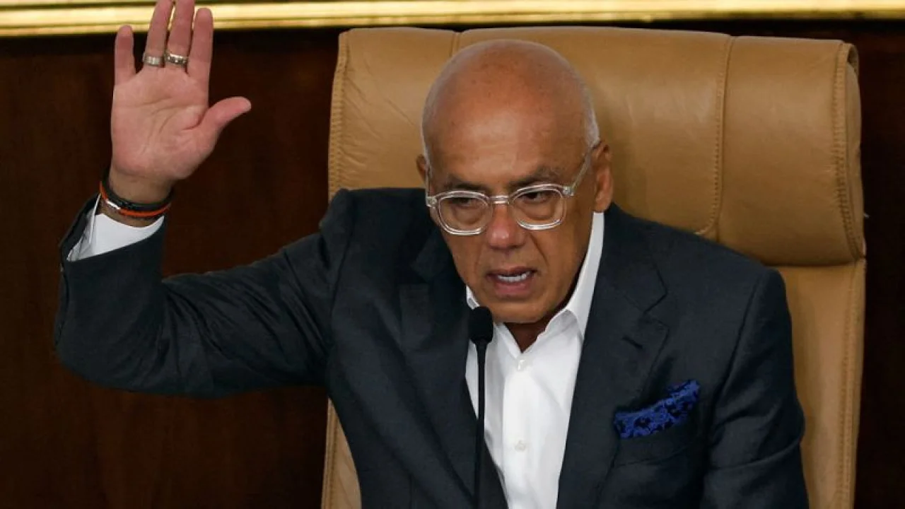 Venezuela suspende elecciones indefinidamente mientras busca “estabilidad nacional