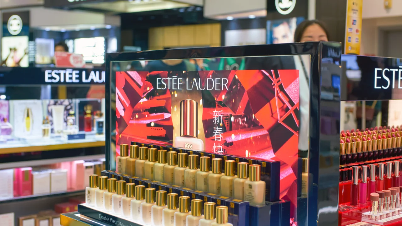 Walmart vendía productos falsificados de Estée Lauder sin que los clientes lo supieran