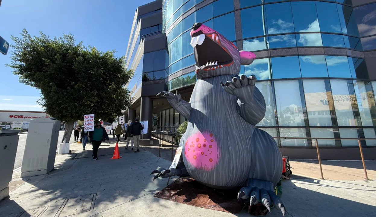 wga-staff-strike-erupts-as-scabby-the-rat-confront