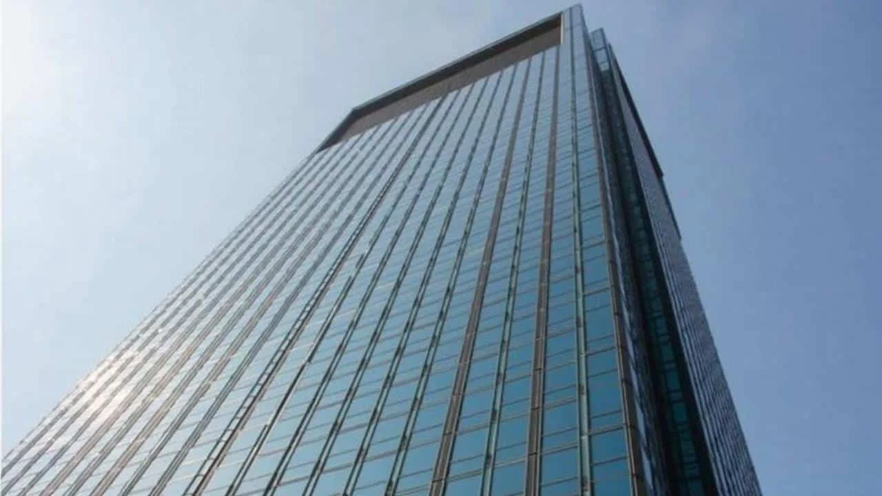 Why skyscraper food delivery workers in China now need special training just to reach the top floors